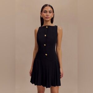Commense Crew Neck Black Pleated Sleeveless Dress With Gold Buttons
